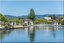 Lake Merritt under blue sky